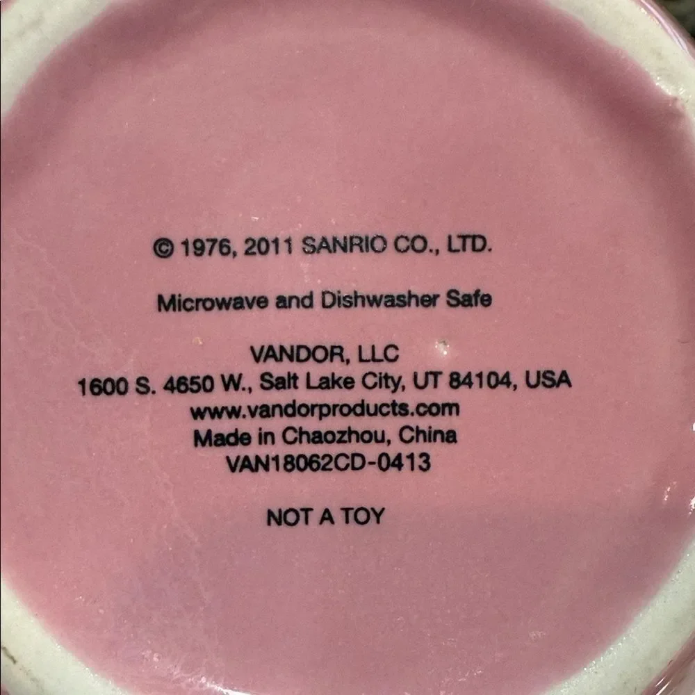 Hello Kitty Pink and Red Mug - Picture 4 of 4